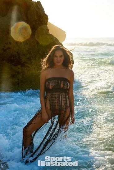 Chrissy Teigen tits trong xem thru