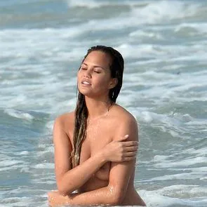 Βυζιά Chrissy Teigen