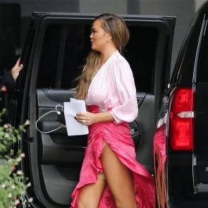 כריסי טייגן כוס מהבהבת ב AMA ובשוליים האחרים שלה!