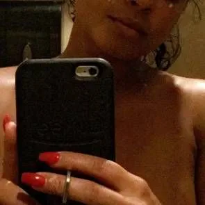 Christina Milian aux seins nus sur Snapchat