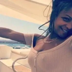 Christina Milian nakne brystvorter