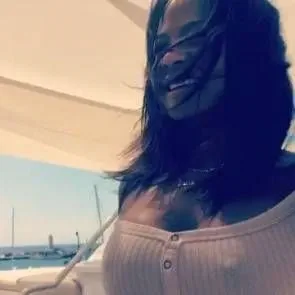 Christina Milian naken brystvorter