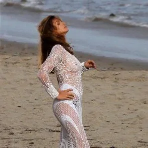 सिंडी क्रॉफर्ड गर्म