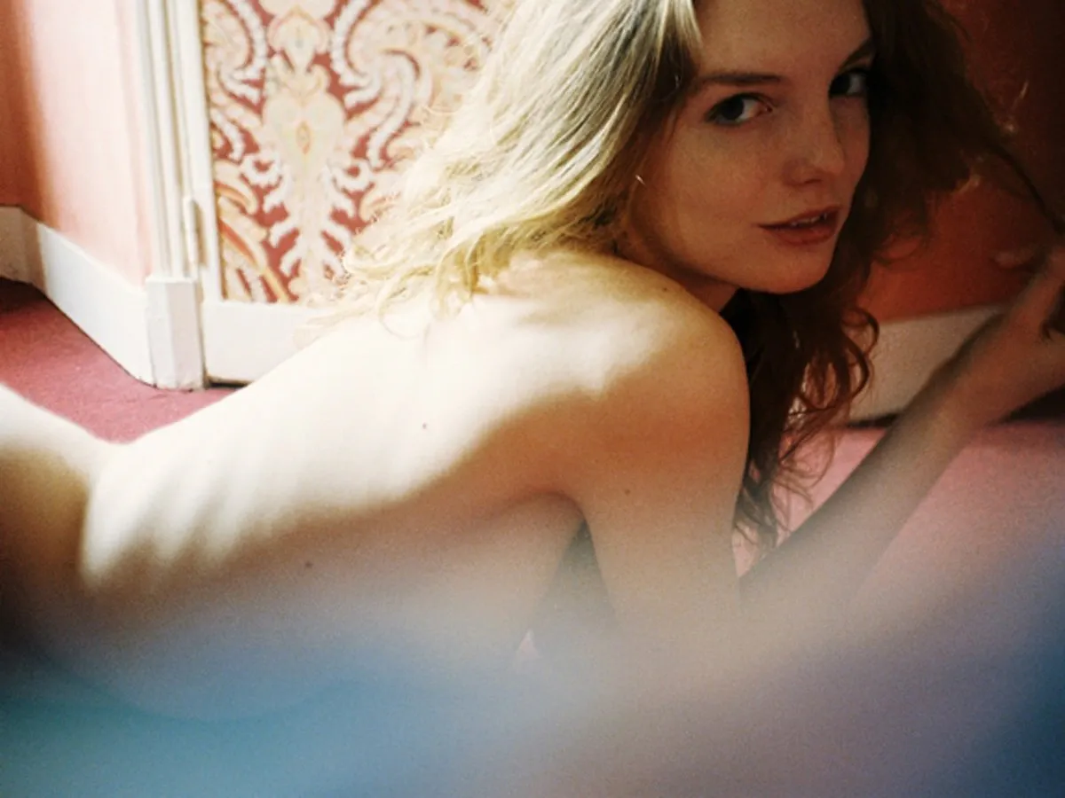 Clara-Settje-Naked-10