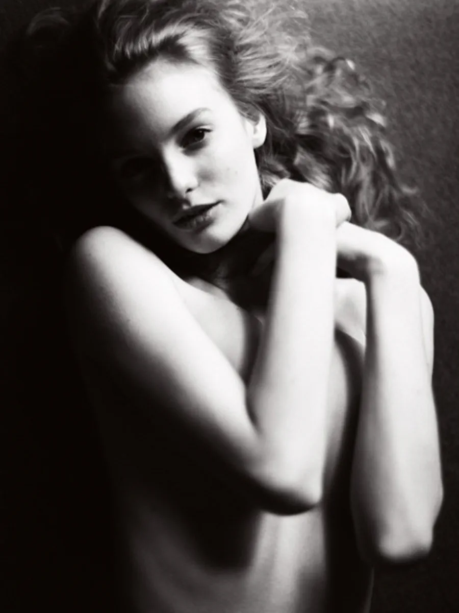 Clara-Settje-Naked-02