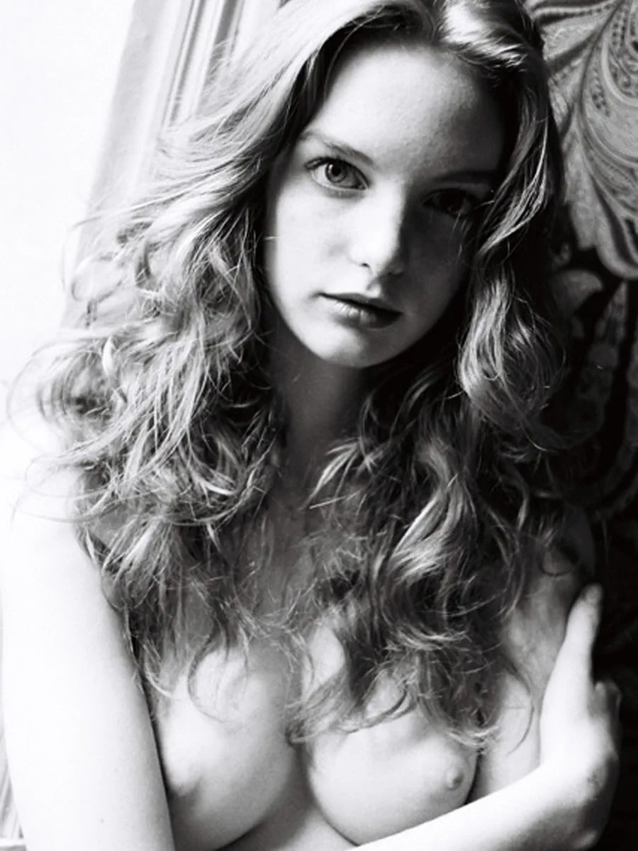 Clara-Settje-Naked-09