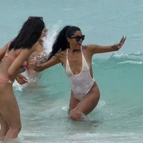 09-Claudia-Jordan-Nipples