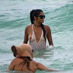 02-Claudia-Jordan-Nipples