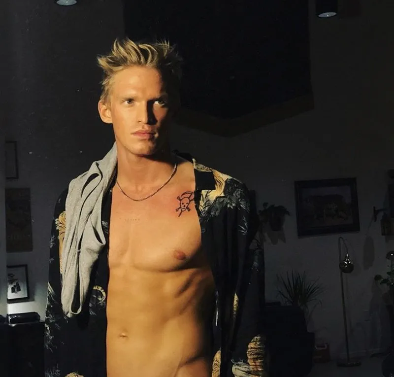 קודי סימפסון נובו סיר הוא t -Oh סקסי