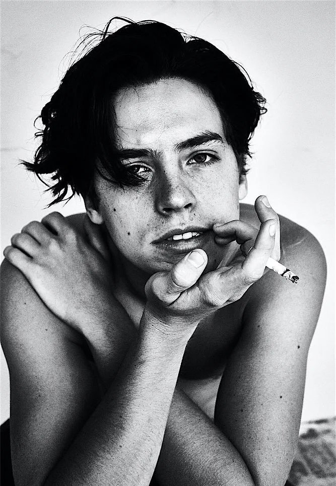Cole Sprouse Sexy Sesión de fotos sin camisa