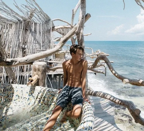 Connor Brashier naked pics