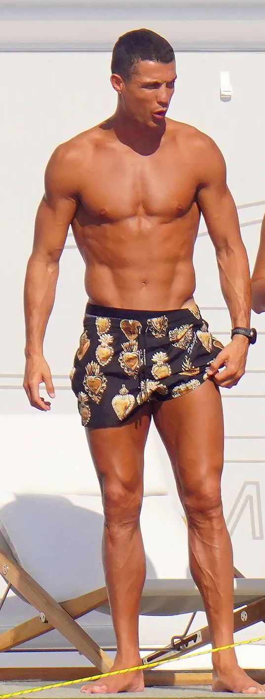 Cristiano Ronaldo shirtless