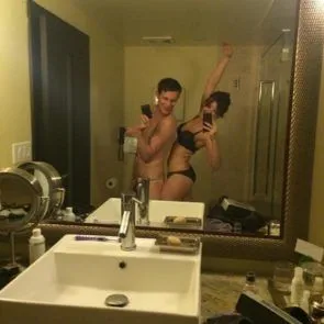 Daisy Lowe Nude lekitas pilte koos poiss-sõbra Matt Smithiga