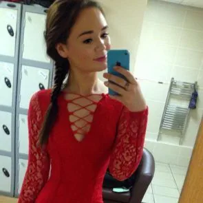 02-Daisy-Wood-Davis-Nude-nutekėjo