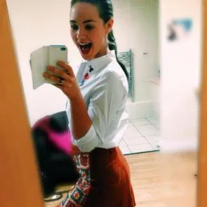 03-Daisy-Wood-Davis-Nude-nutekėjo