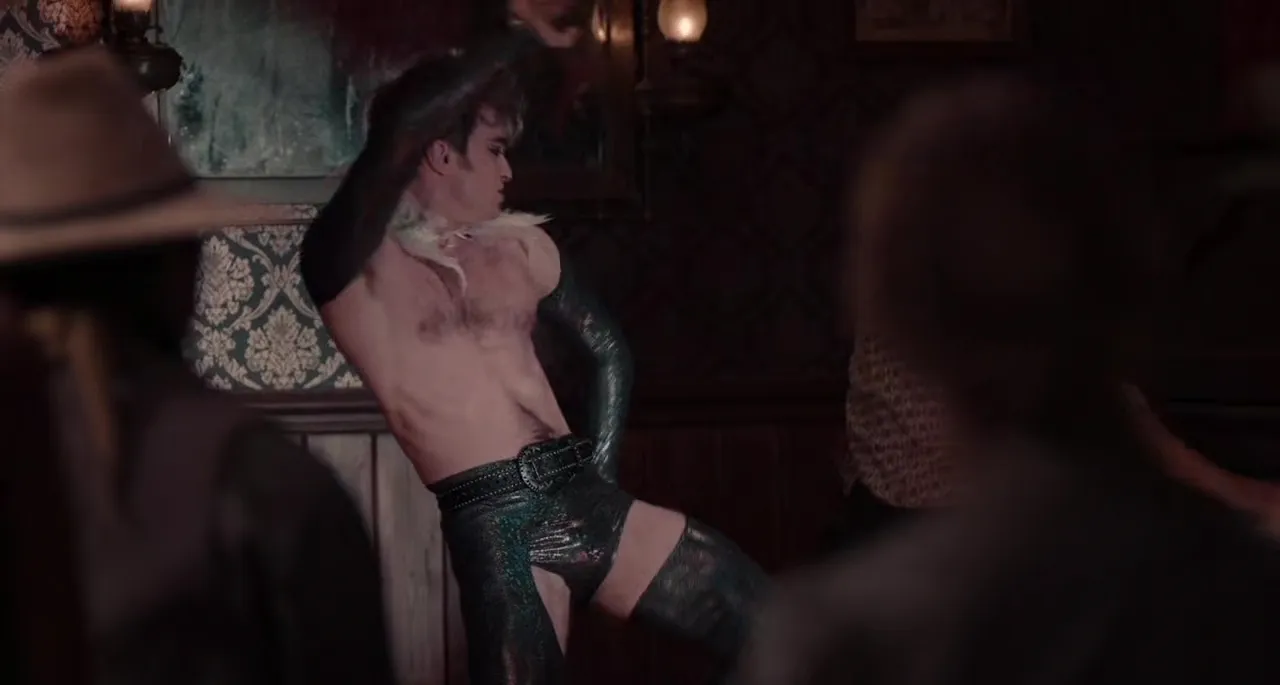 Daniel Radcliffe striptease