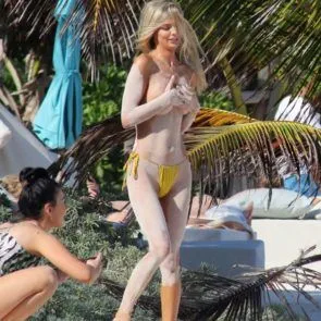 01-Danielle-Knudson-Naken-Topless