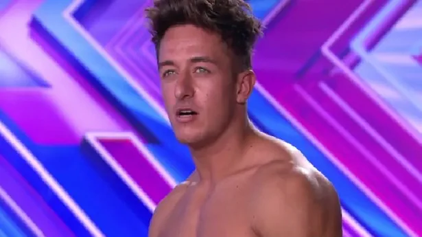 Ipinakita ni Dino Billy ang karamihan sa titi