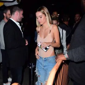 Delilah Hamlin Braless - Putingnya Mencuri Tayangan!