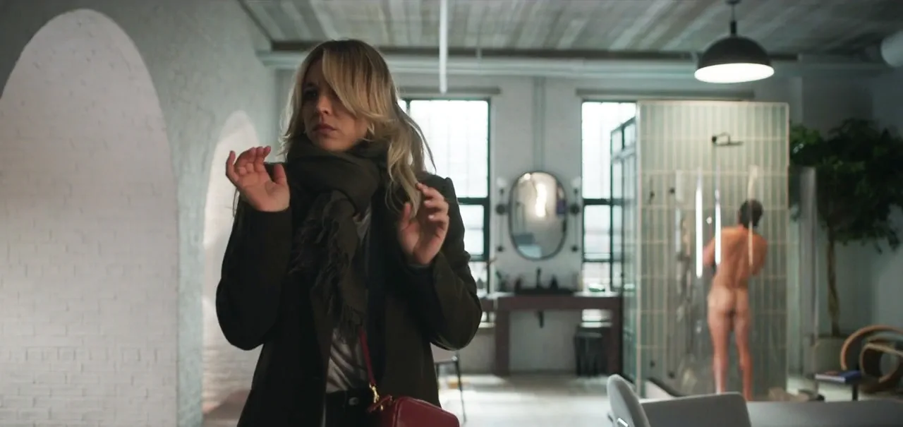 Deniz Akdeniz nude ass