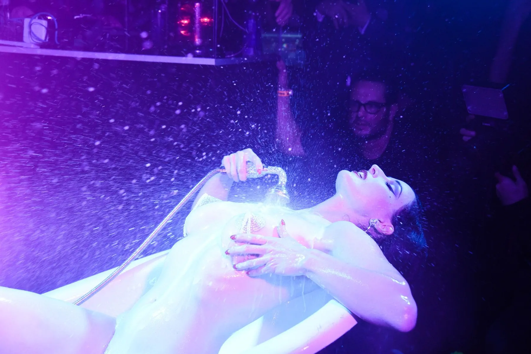 Dita-Von-Teese-Topless-4