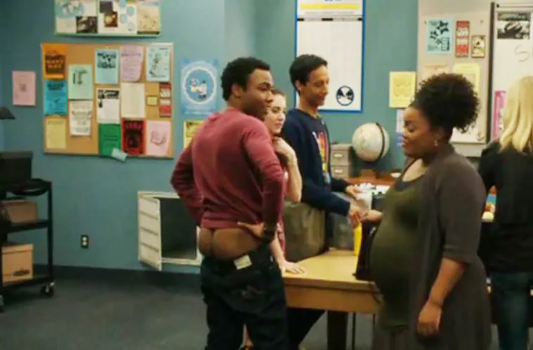 Donald Glove is naakt en opwindend in de samenleving