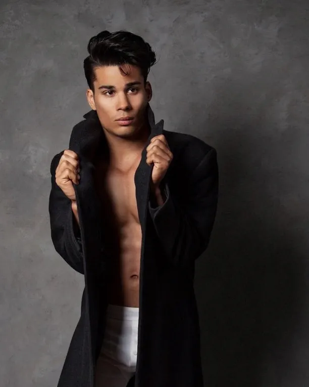 Drew Ray Tanner nude