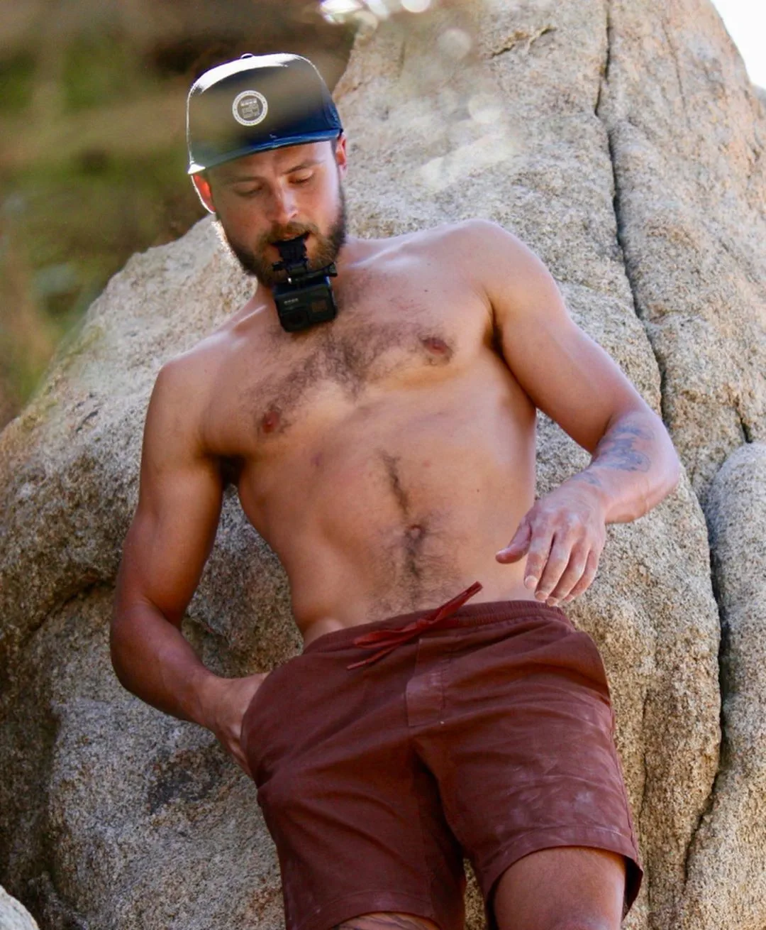 Dylan Efron (hermano de Zac Efron) sin camisa y sexy