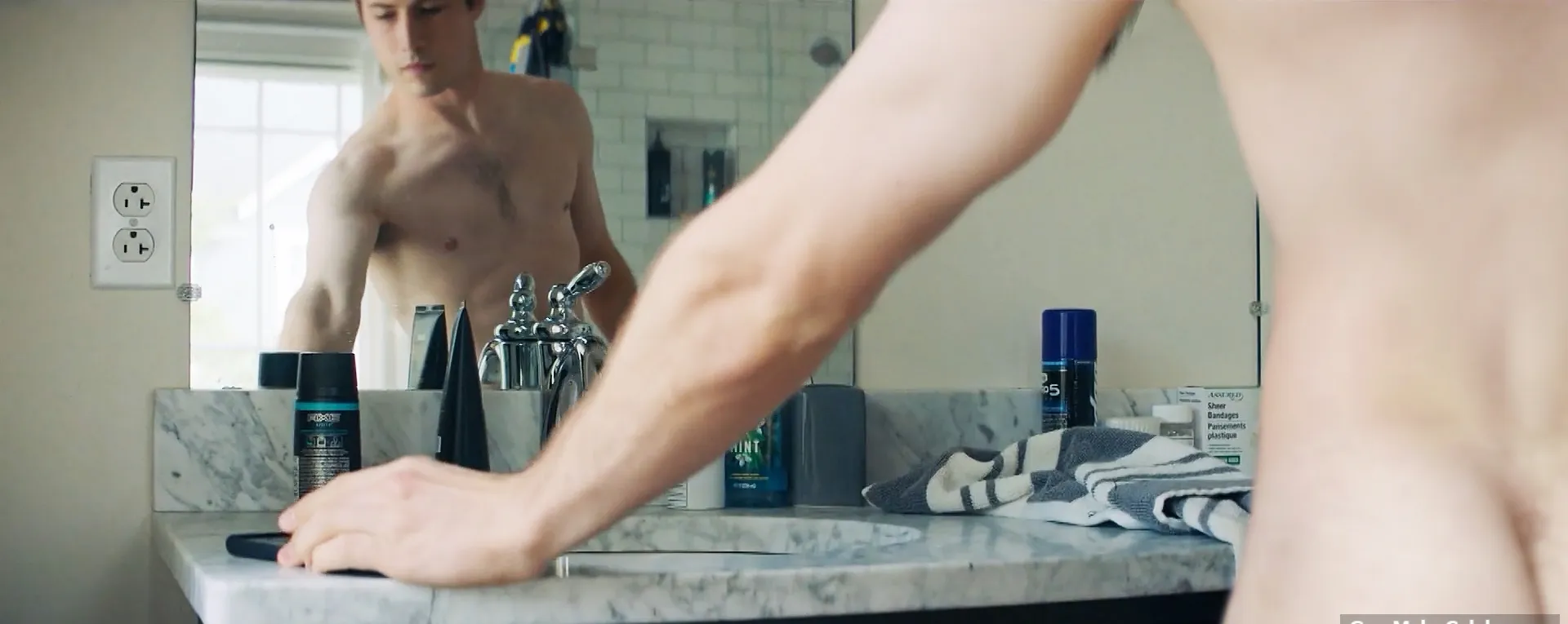 Dylan Minnette ass nude