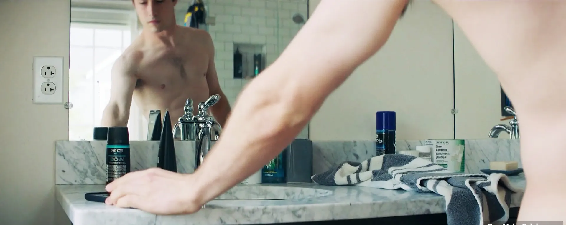 Dylan Minnette penis photos