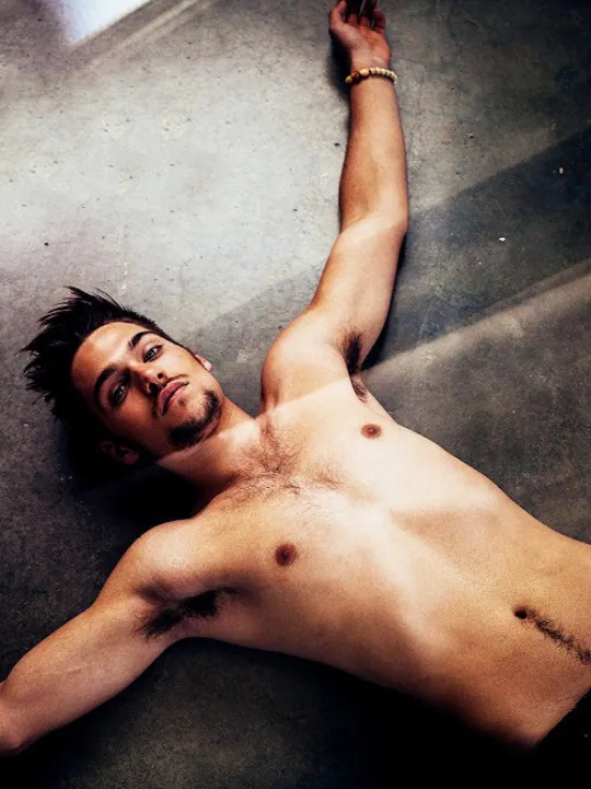 תמונה של ריסוס פירות יער סילאן שאין לה חולצה אטרקטיבית