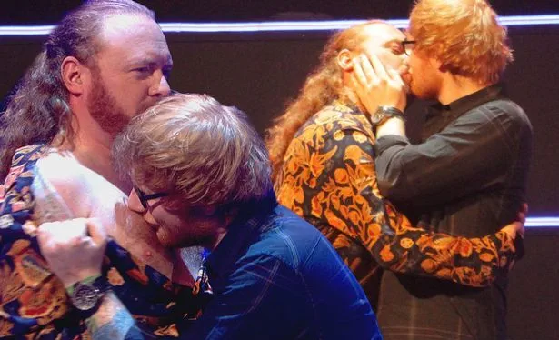 그리고인지적이고 특이한 옷의 풍경, 사진 없음