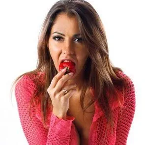 عارضة الأزياء الروسية إيلينا بيركوفا عارية واللسان صور خاصة مع زوجها