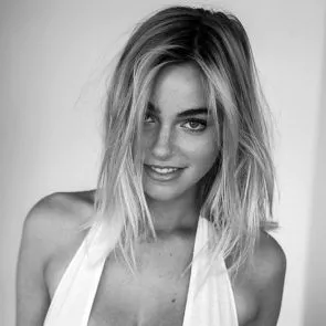 Elizabeth Turner photo sexy en noir et blanc