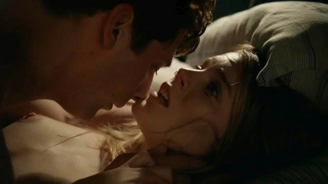 Emma-Greenwell-Naked-04