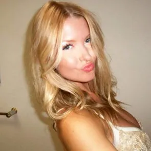 21-Erin-Cummins-Nude-Leaked