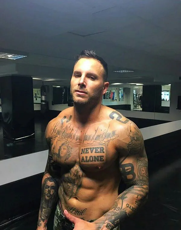 Estabanavaro -piegel a révélé une image privée