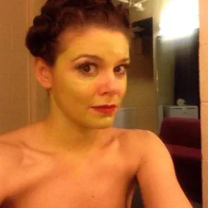 04-Faye-Brookes- เปลือย - รั่ว