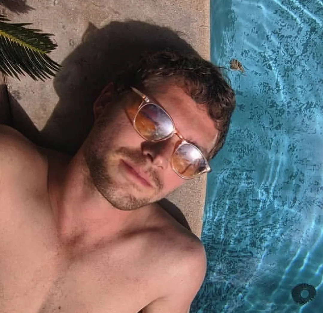 Finn Jones nude selfie