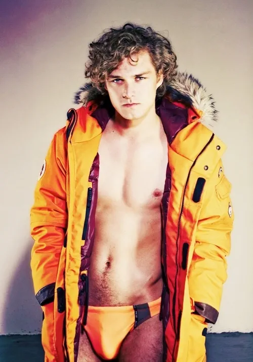 Finn Jones bulge