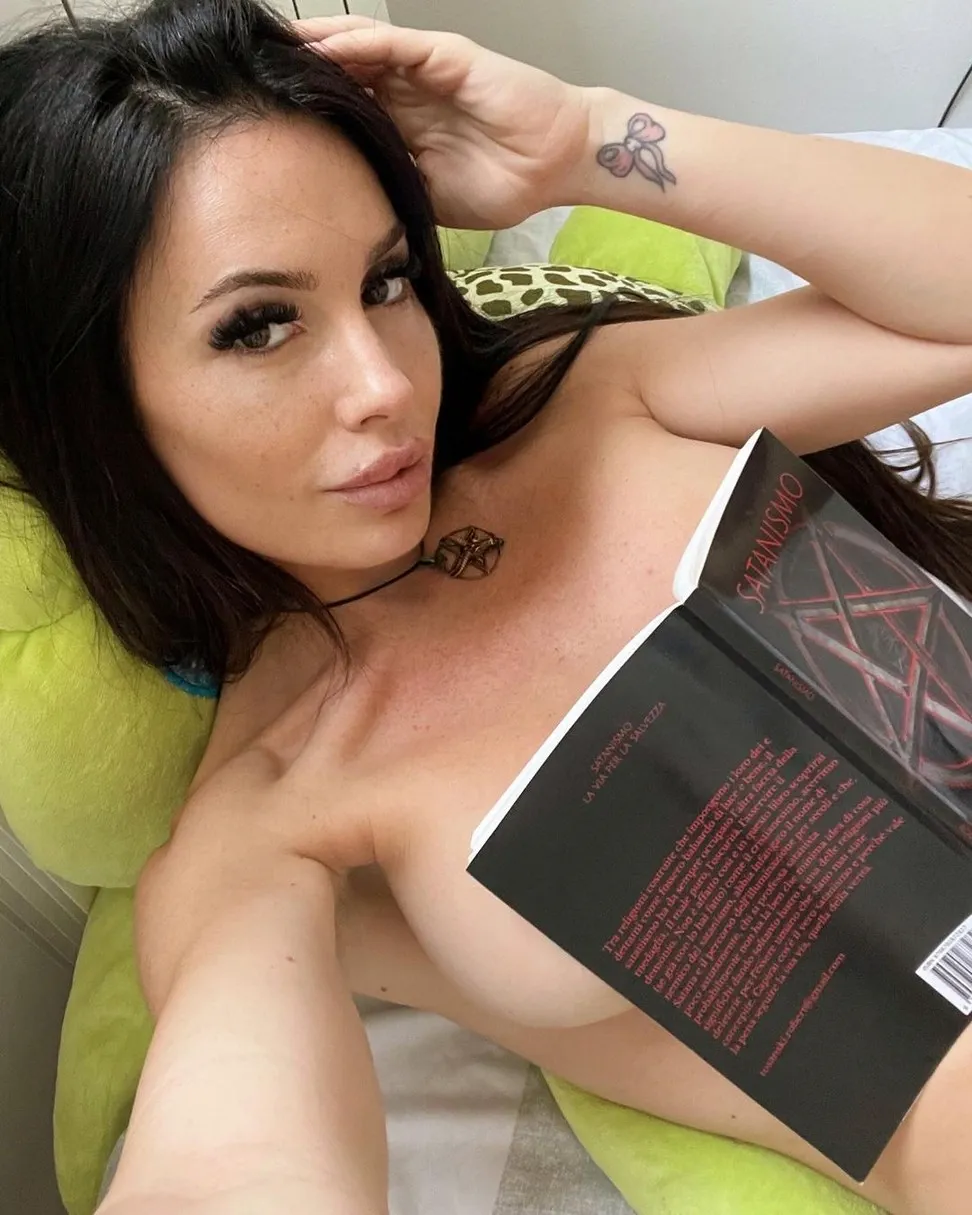 Yelena Dahlia Topless