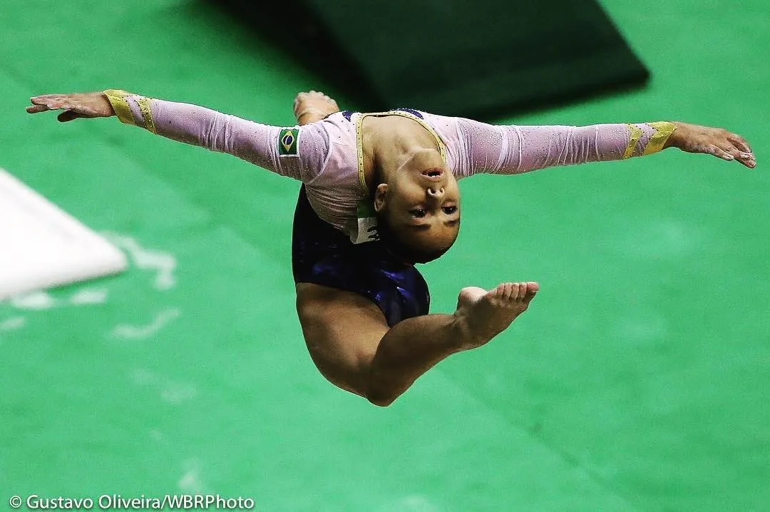 Flavia-Saraiva-Sexy-Hot-16