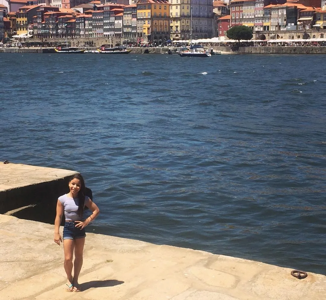 Flavia-Saraiva-Sexy-Hot-23