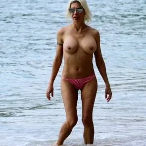 Frenchy-Morgan-topless-5