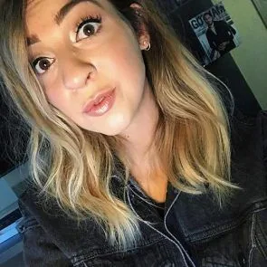 Gabbie Hanna Naakt gelekte foto's