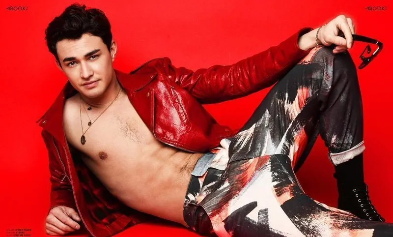 Gavin Leatherwood nude