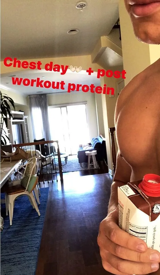 Gavin MacIntosh Nude