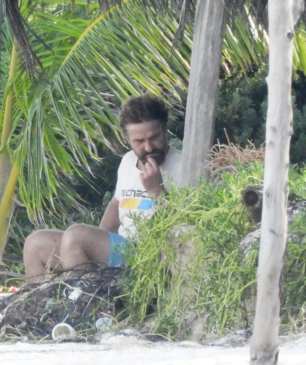 Gerard Butler bulge pics