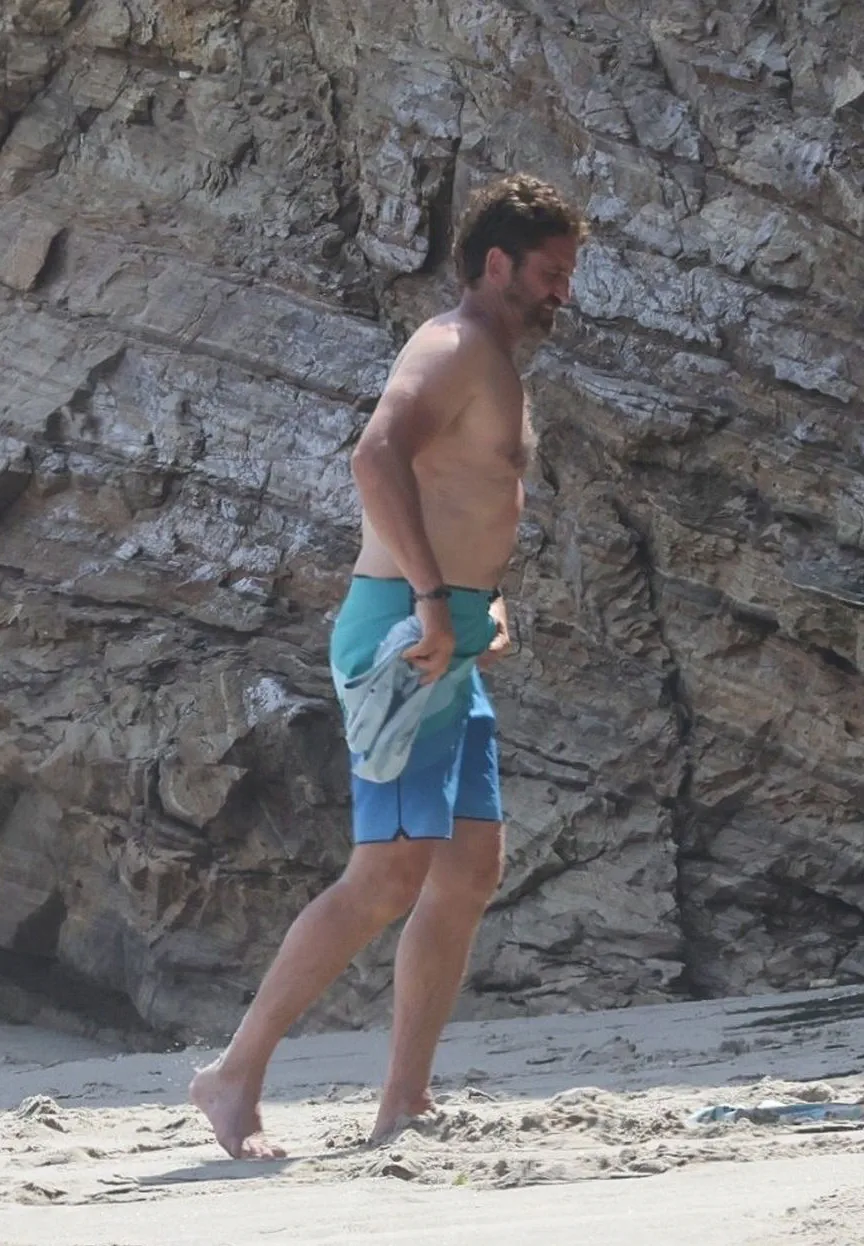 Gerard Butler shirtless