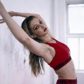 11-Gigi-Hadid-Unshaved-Armpits-Love-Advent-2017